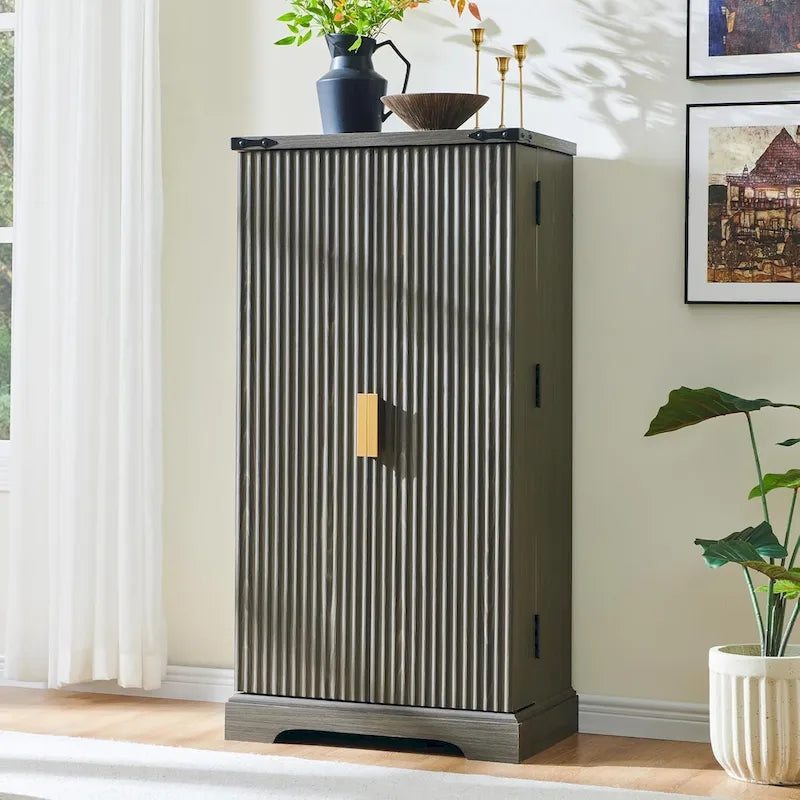 Meuble de rangement moderne à cannelures avec portes à panneaux ondulés, hauteur 119 cm
