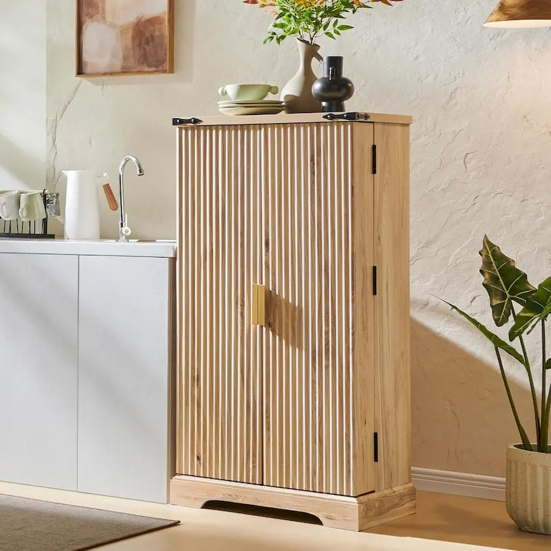 Meuble de rangement moderne à cannelures avec portes à panneaux ondulés, hauteur 119 cm
