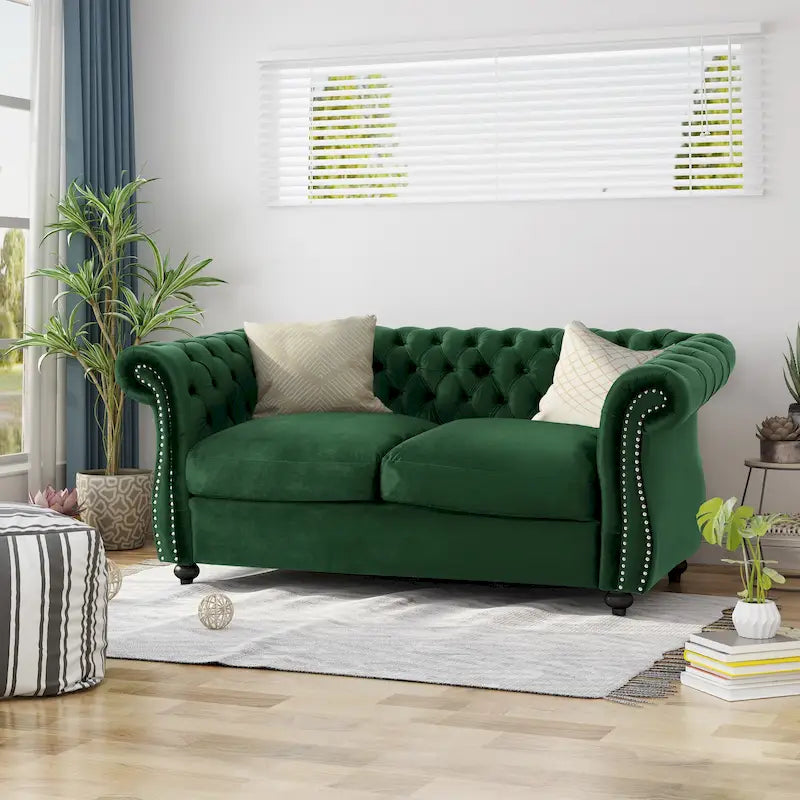 Causeuse Chesterfield capitonnée avec clous décoratifs