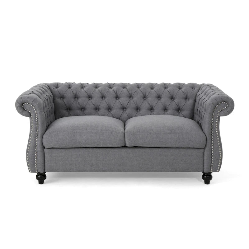 Causeuse Chesterfield capitonnée avec clous décoratifs