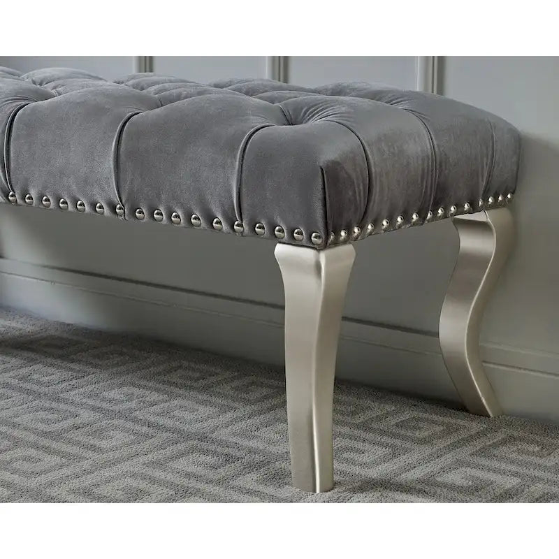 Banc capitonné Queen Anne avec garniture cloutée, 48 po